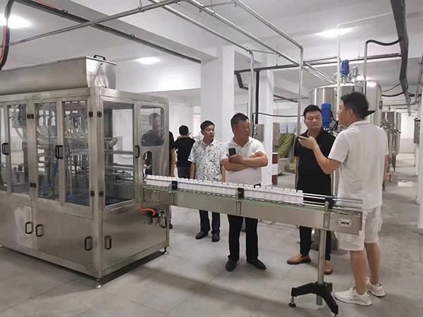 304不銹鋼液體肥灌裝生產(chǎn)設(shè)備 沼液肥小型生產(chǎn)線定制