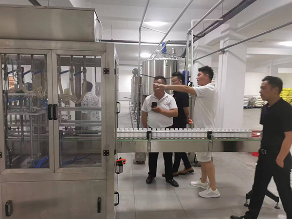 50-100ml小包裝液體肥灌裝生產(chǎn)線設(shè)備 達意隆液態(tài)肥成套設(shè)備生產(chǎn)廠家